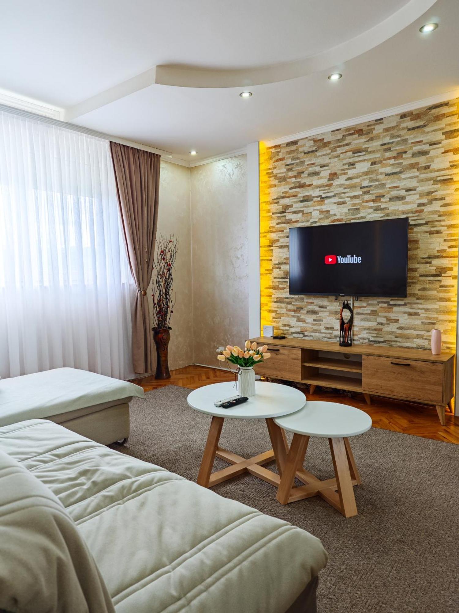 Apartman Julija Donji Milanovac Exterior foto