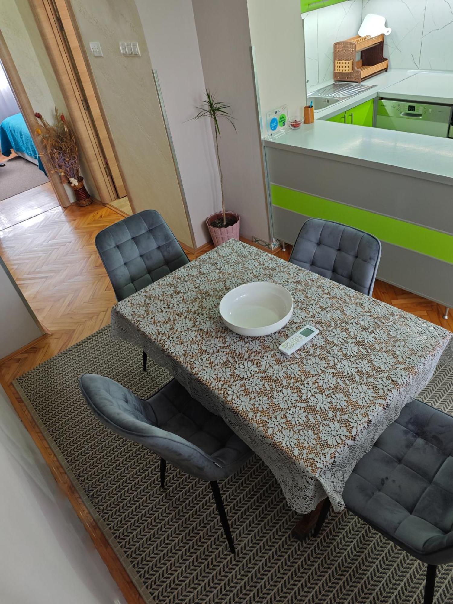 Apartman Julija Donji Milanovac Exterior foto